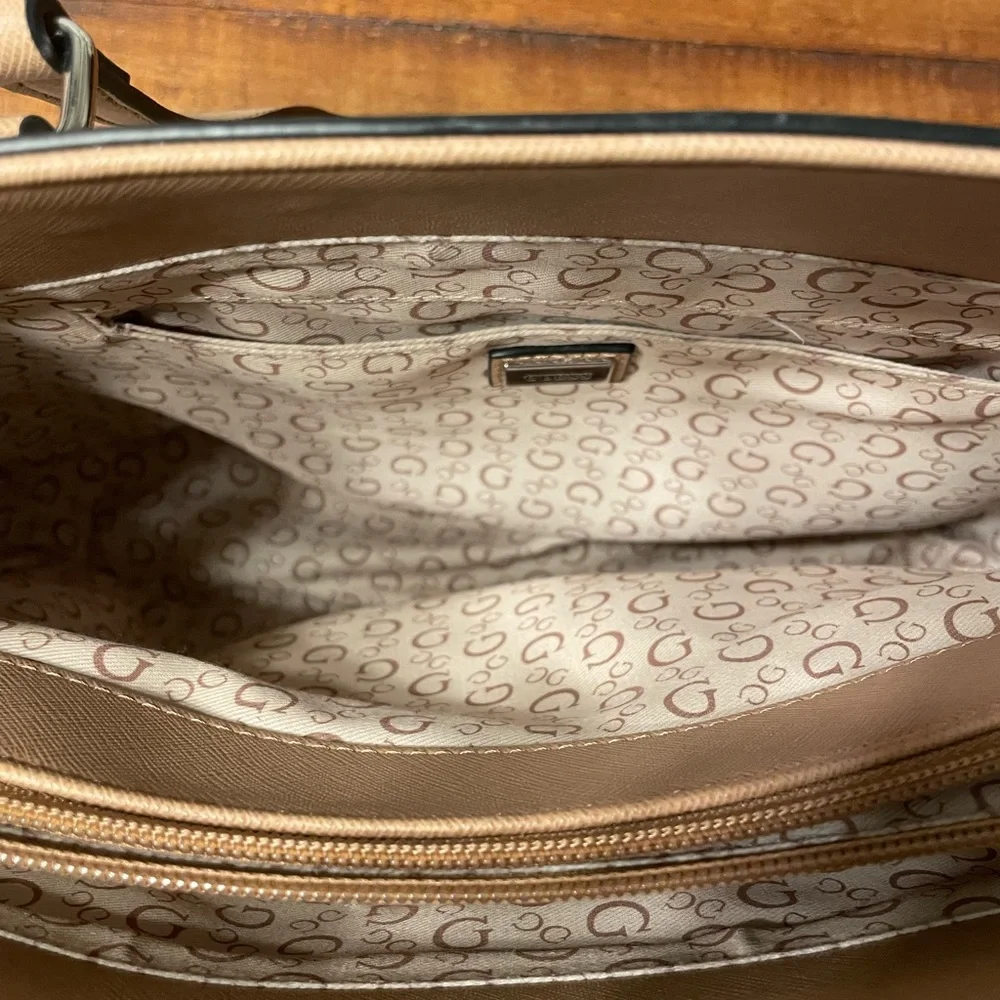 Guess Floral Tote - Picture 9 of 12